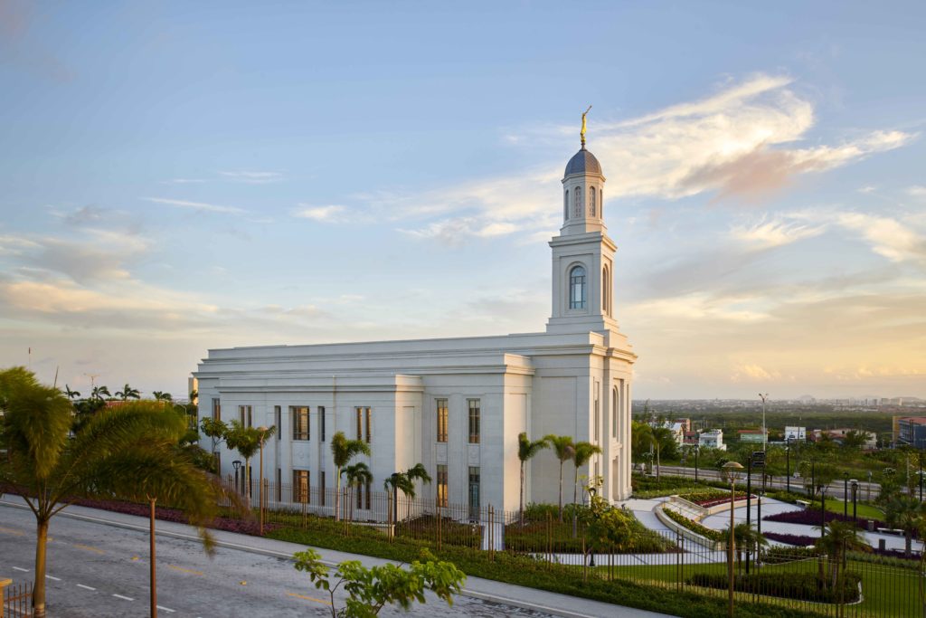 Élder Ulisses Soares Dedica o Templo Fortaleza Brasil