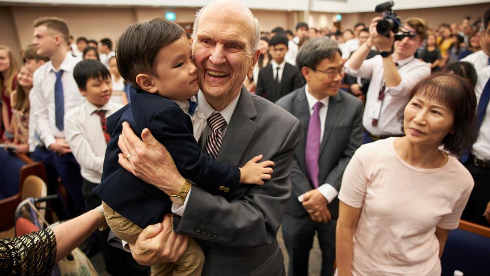 s Church President Russell M. Nelson a hug following a devotional in Singapore on Wednesday, November 20, 2019